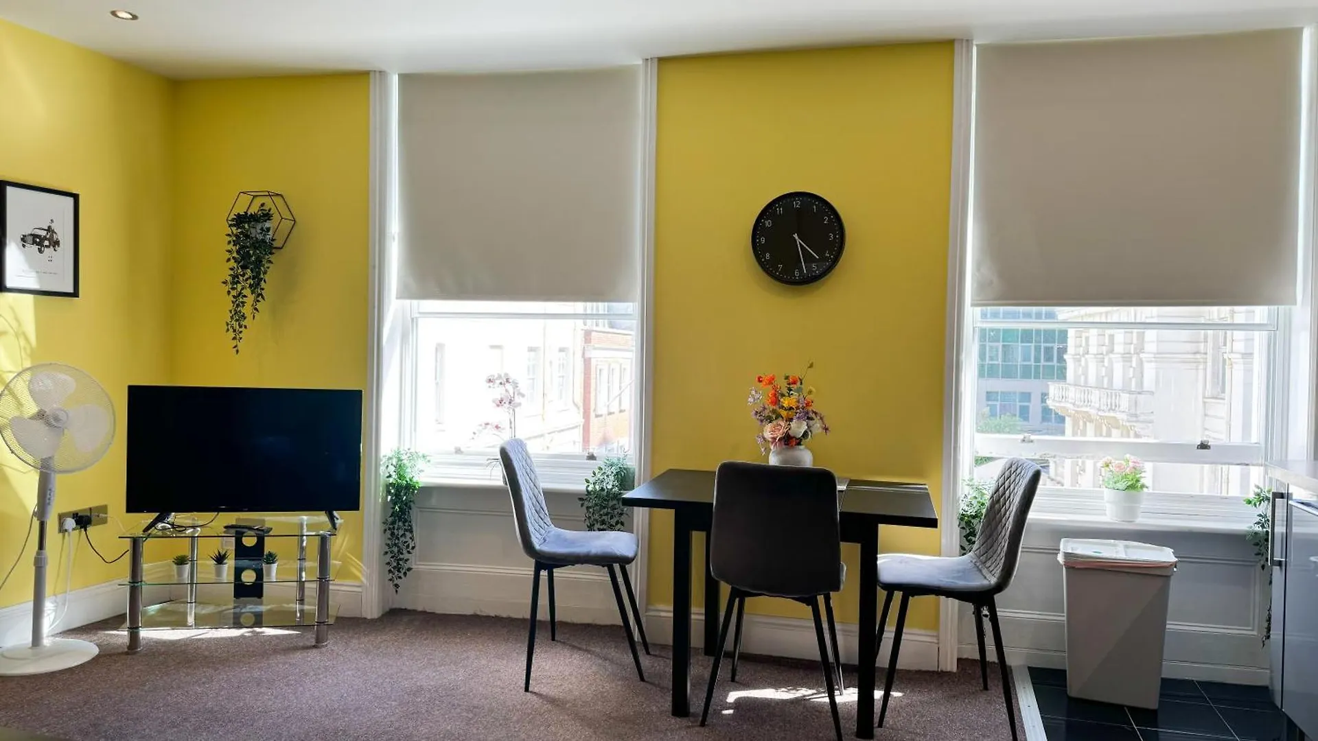 Flat 5 Mins Away From Beach! Brighton 0*,  United Kingdom