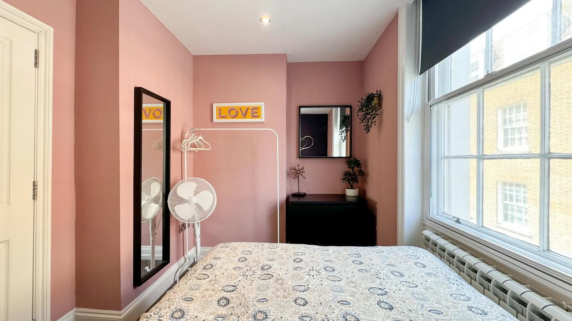 Flat 5 Mins Away From Beach! Brighton