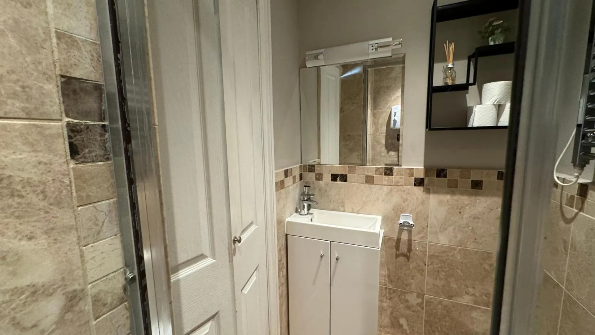Flat 5 Mins Away From Beach! Hove